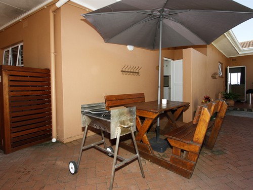 10 Rosewood Braai facing Unite